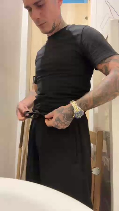 Tattoo live cam on Cam4