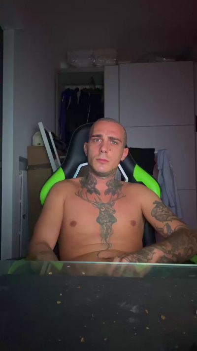 Tattoo live cam on Cam4