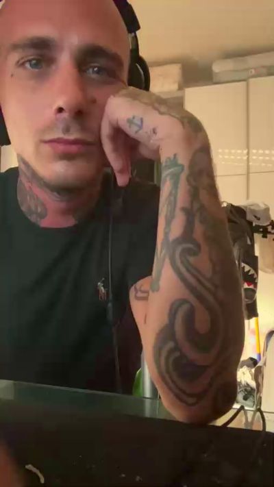 Tattoo live cam on Cam4