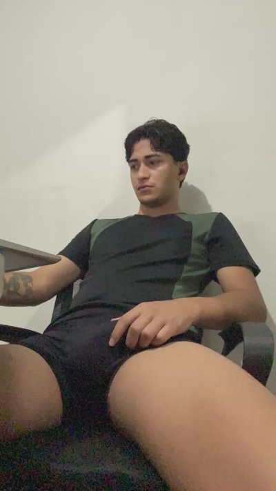 Tavinh067 live cam on Cam4
