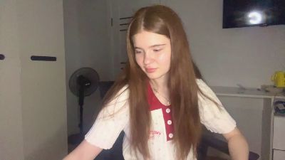 TawnyaGislason live cam on Cam4