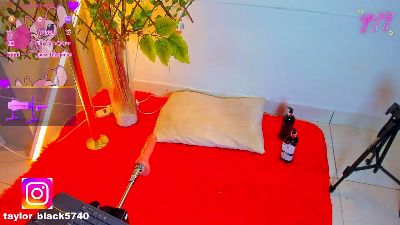 Taylor_Black_ live cam on Cam4