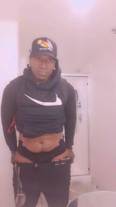 Tazzdaoboddie live cam on Cam4