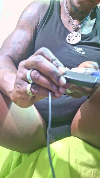 Tazzdaoboddie live cam on Cam4
