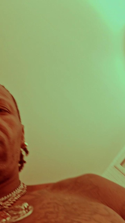 Tazzdaoboddie live cam on Cam4