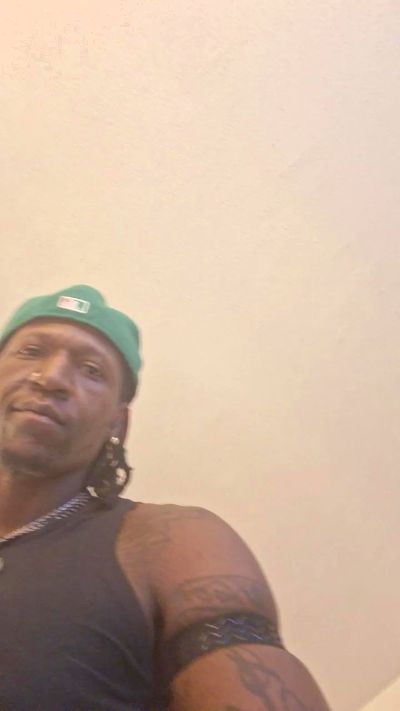 Tazzdaoboddie live cam on Cam4