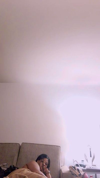 Tazzdaoboddie live cam on Cam4
