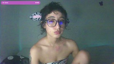 TeaFM live cam on Cam4