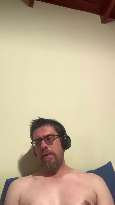 Tebas01 live cam on Cam4