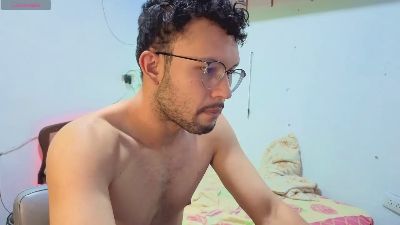 Technolover28 live cam on Cam4