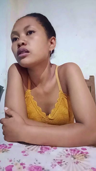 Живая веб-камера Tence_titsm3, женщина, страна Франция