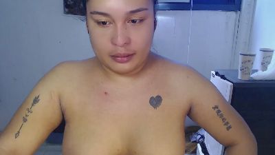 Tgirl_bella live cam on Cam4