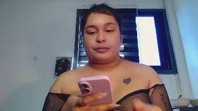 Tgirl_bella live cam on Cam4