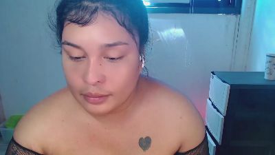 Tgirl_bella live cam on Cam4
