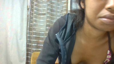 Thalia006 live cam on Cam4