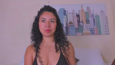 Thara25 live cam on Cam4