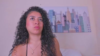 Thara25 live cam on Cam4