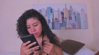 Thara25 live cam on Cam4
