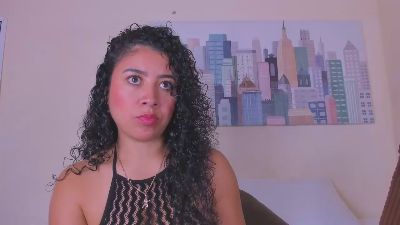 Thara25 live cam on Cam4