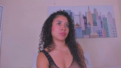 Thara25 live cam on Cam4