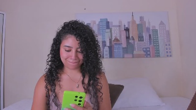 Thara25 live cam on Cam4