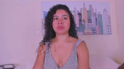 Thara25 live cam on Cam4