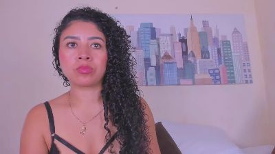 Thara25 live cam on Cam4