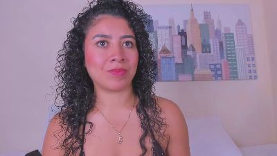 Thara25 live cam on Cam4