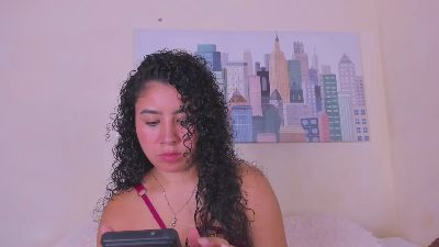 Thara25 live cam on Cam4