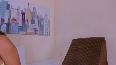 Thara25 live cam on Cam4