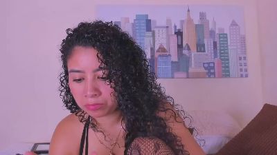 Thara25 live cam on Cam4