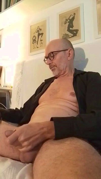TheDearDaddy live cam on Cam4