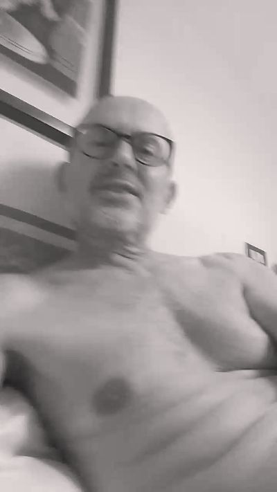 TheDearDaddy live cam on Cam4