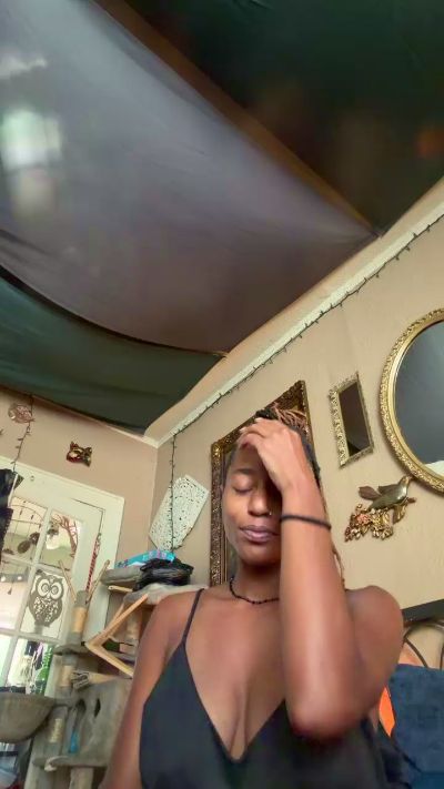TheMadHattress live cam on Cam4