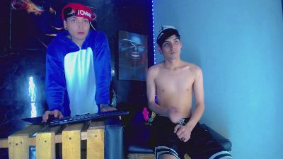 TheShamefulBoys live cam on Cam4