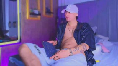 The_BossCrown live cam on Cam4