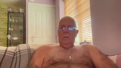 The_helmet7 live cam on Cam4