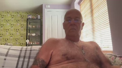 The_helmet7 live cam on Cam4