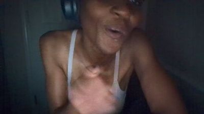 Thehousewifegod live cam on Cam4