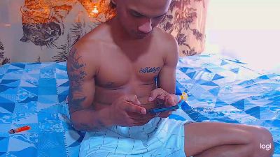 Theniga live cam on Cam4