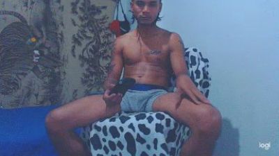 Theniga live cam on Cam4