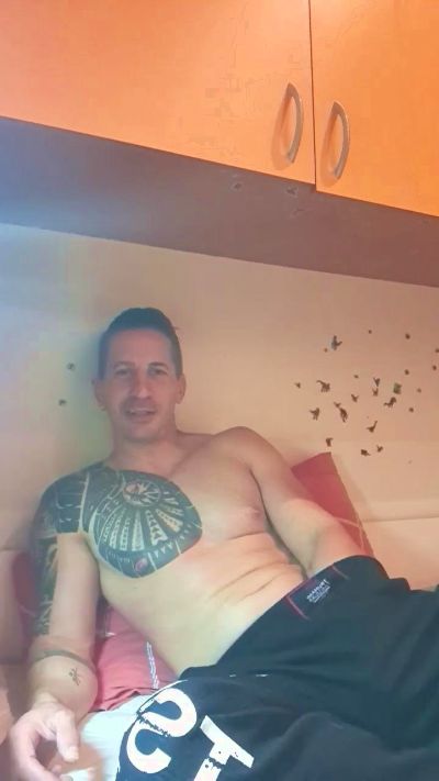 Therock90 live cam on Cam4