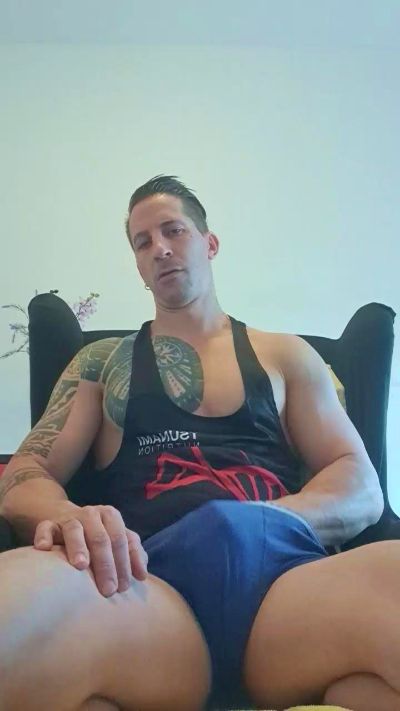 Therock90 live cam on Cam4