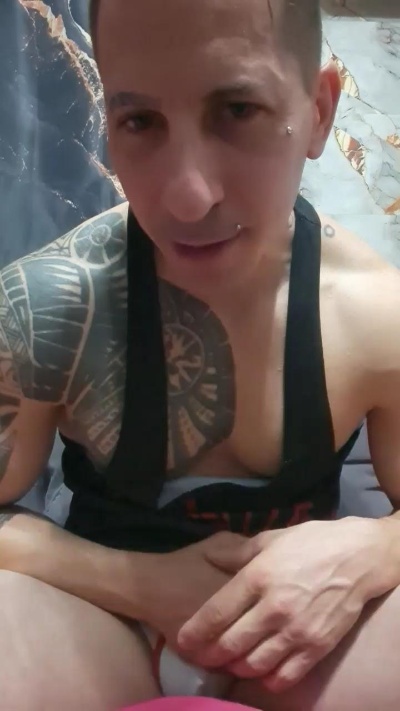 Therock90 live cam on Cam4