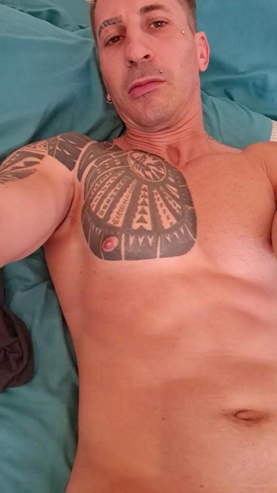 Therock90 live cam on Cam4
