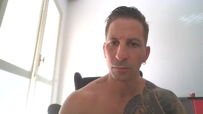 Therock90 live cam on Cam4