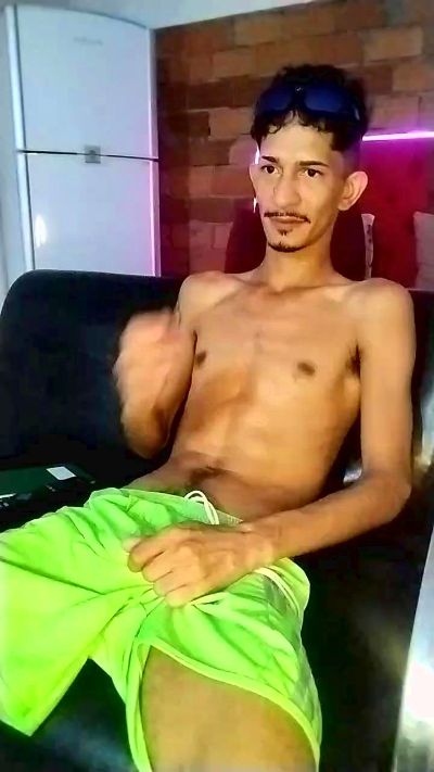Theyllors2 live cam on Cam4