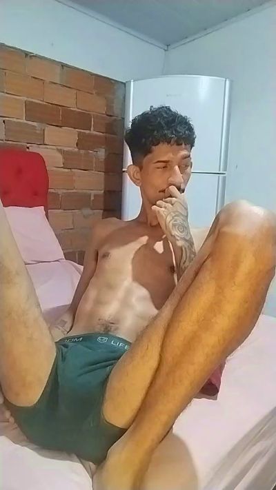Theyllors2 live cam on Cam4