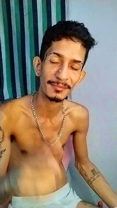 Theyllors2 live cam on Cam4