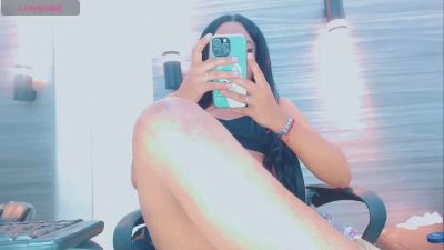 ThiaraVarannes live cam on Cam4